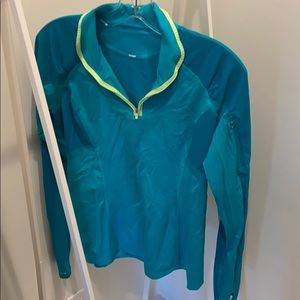 Long sleeve athletic top